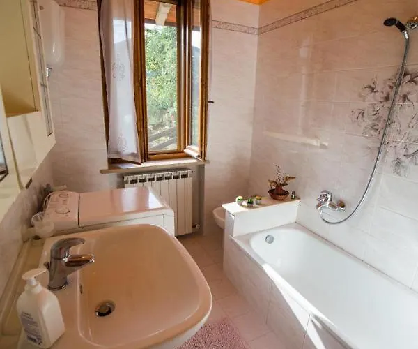 Apartment Casaemilia2 *